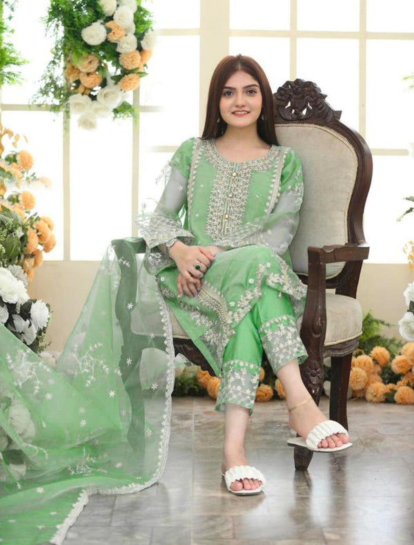Elegant Green Embroidered Organza Outfit – 3 Pc Premium Collection